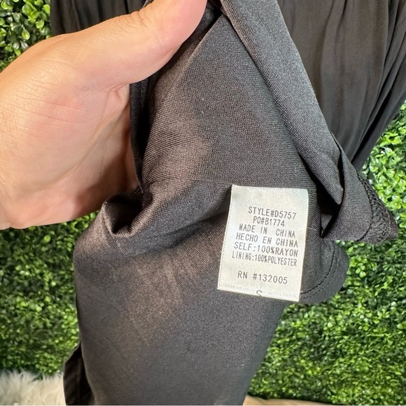 Black shift dress with embroidery nwt - Picture 6 of 9